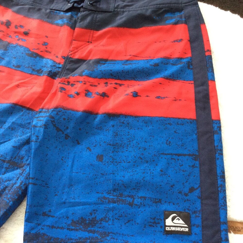 Men's vintage Quiksilver board shorts size 33